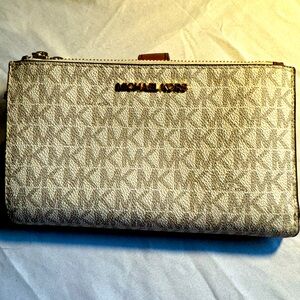 Michael Kors Jet Set Double Zip Wristlet